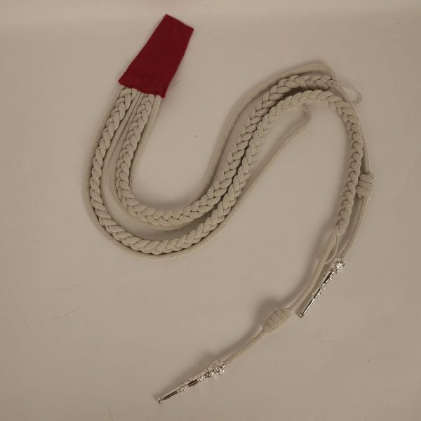 Very specific epaulettes used for instance by "officier d'ordonnance de l'empereur" Can be done also in gold cord for "officier de chasseur a cheval de la garde", for instance. Made with traditional cord silver cord done by a french supplyer, high quality work. Price includes tags with small eagles. Pain metal tags can be sometimes supplied (for lower prices
