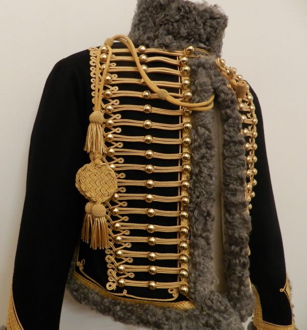 Cord to attach pelisse in ''Trefle'' (1)
